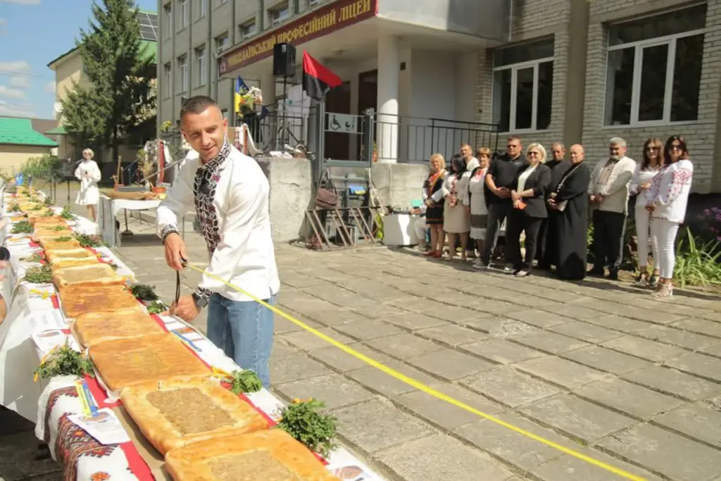 На Львівщині встановили рекорд України: спекли 35-метровий Красівський пиріг до Дня Незалежності