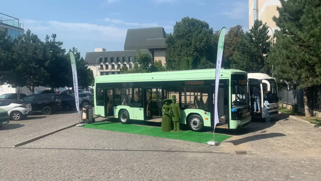 У Львові стартувало серійне виробництво електробуса з автономністю до 350 км