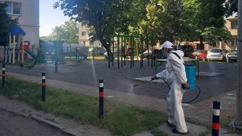 У Львові з 9 вересня розпочнуть обробку парків від кліщів