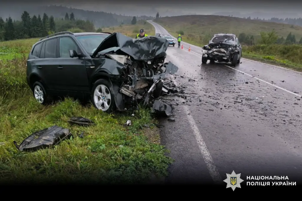 ДТП на Львівщині: зіткнулися BMW і Mazda, четверо людей у лікарні