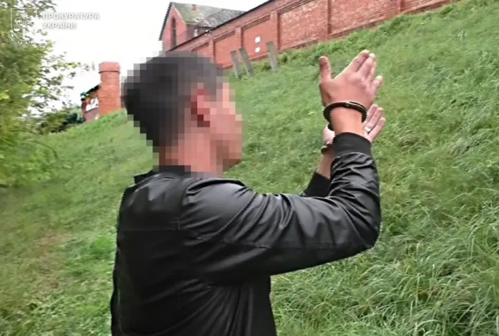 На Львівщині судитимуть молодого чоловіка за перекидання наркотиків у колонію