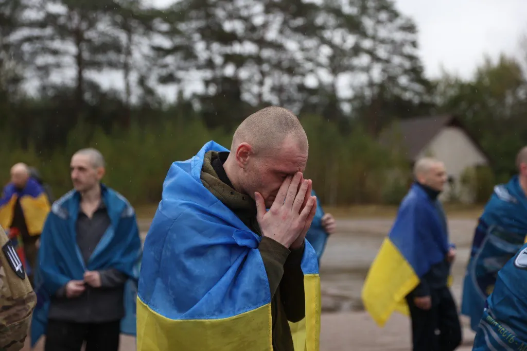 З полону повернулися 205 українців: серед звільнених оборонці Маріуполя та Чорнобильської АЕС