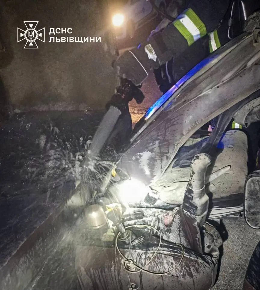 У Стрию рятувальники загасили пожежу в кабіні вантажівки Renault Magnum