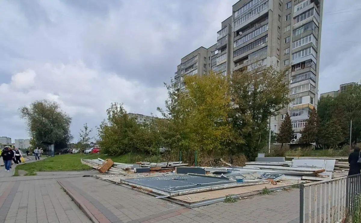 У Львові знесли три кіоски: один відкрив краєвид на Палац Потоцьких