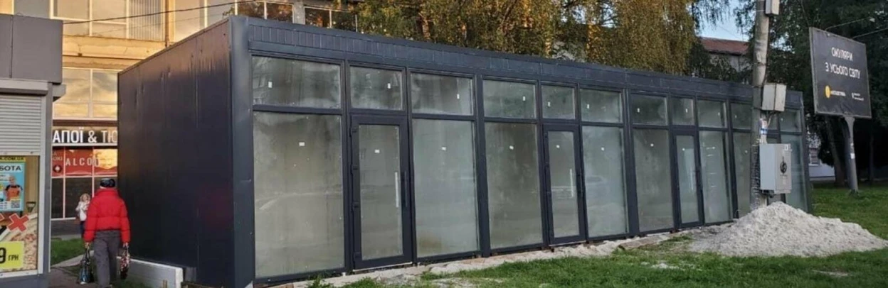З проспекту Чорновола зникають МАФи: у Львові розпочали демонтаж частини споруд