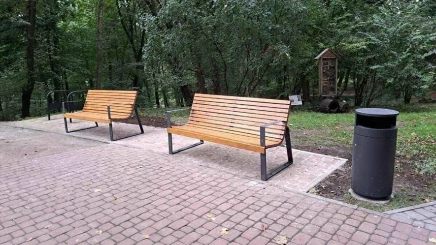 Стрийський парк оновлюють: встановлюють 53 лавки, 50 урн і нові велопарковки