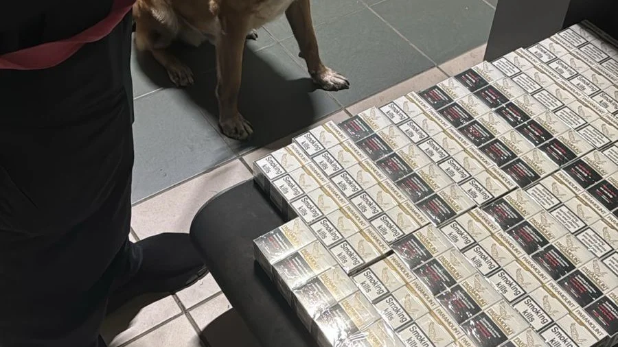 На Львівщині затримали жінку з контрабандними цигарками та косметикою