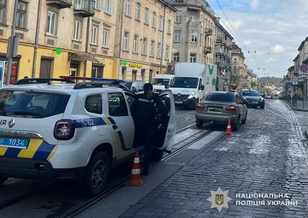 У Львові молодий водій наїхав на 90-річну жінку на пішохідному переході