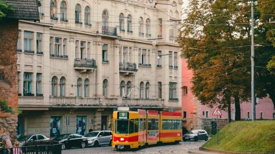 На вулиці Винниченка у Львові ремонтуватимуть трамвайну колію: можливі затримки руху