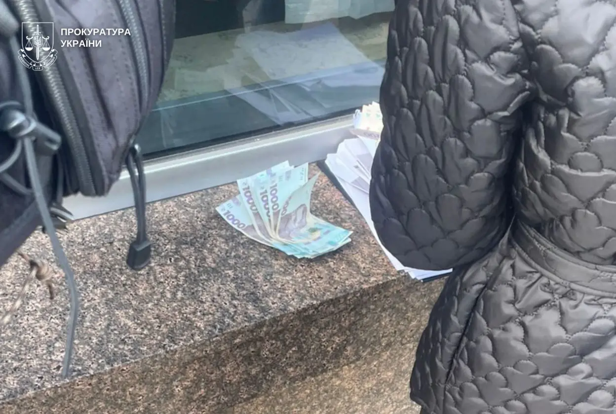 Подружжя зі Львівщини видурило в родичів військових понад мільйон гривень