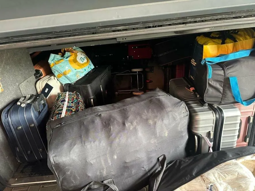 На Львівщині митники вилучили партію брендового одягу та взуття, що намагалися ввезти незаконно