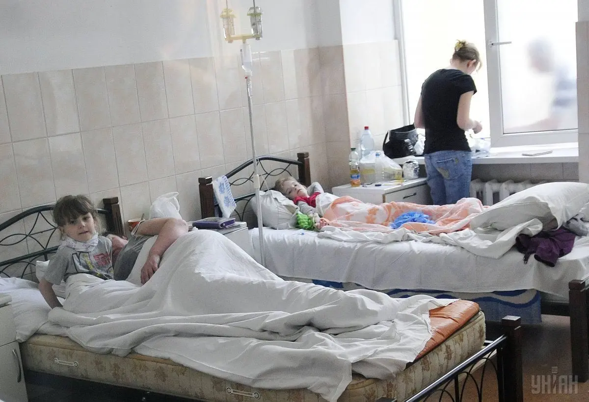 У Львові госпіталізували дев’ятьох школярів із Сихова через підозру на харчове отруєння
