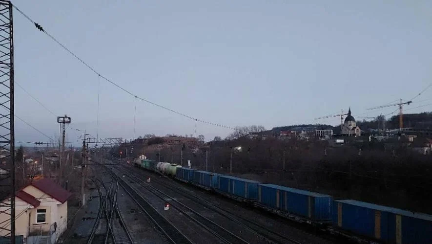 У Львові під пішохідним мостом знайшли тіло оголеної жінки: поліція з’ясовує обставини