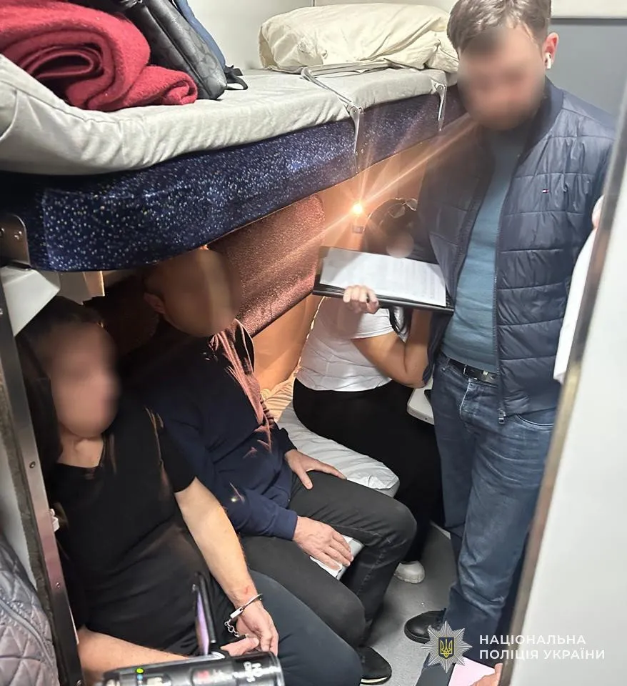 На Львівщині затримали провідників міжнародного поїзда, які за 11 тисяч доларів пропонували переправити ухилянта до Польщі