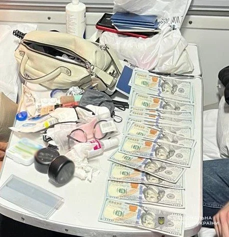 На Львівщині затримали провідників міжнародного поїзда, які за 11 тисяч доларів пропонували переправити ухилянта до Польщі