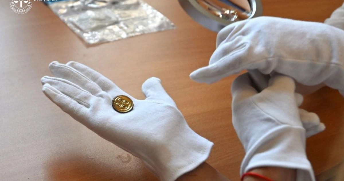 На Львівщині суд розгляне справу про спробу продати фібулу V століття