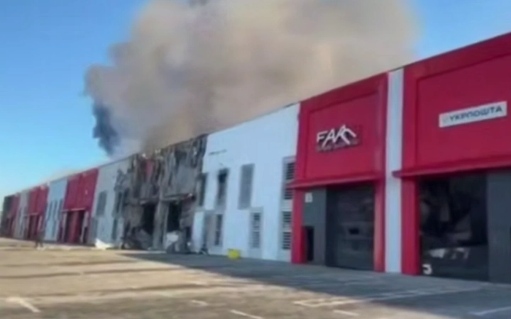 У Львові після ракетно-дронового удару зруйноване нове відділення «Укрпошти»