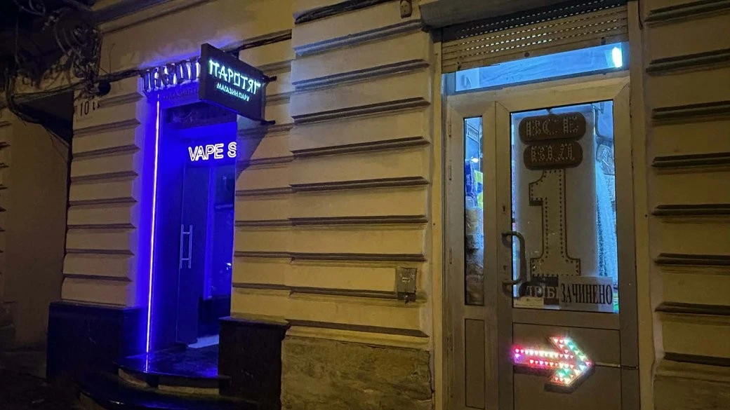 У Львові запровадили заборону на світлову рекламу під час комендантської години