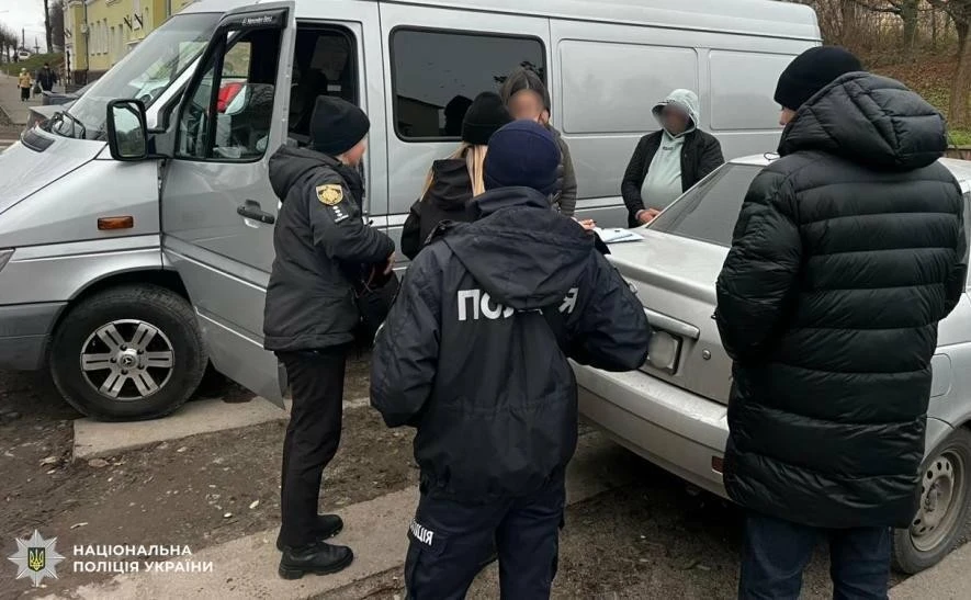 На Львівщині затримали двох чоловіків, які за 13 тисяч доларів переправляли ухилянтів через кордон