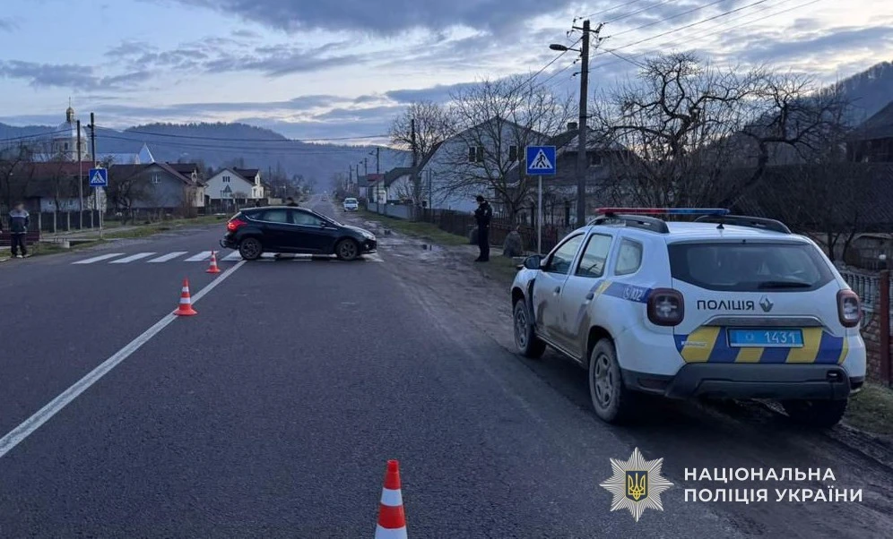 На Самбірщині мотоцикл зіткнувся з легковиком: травмований підліток у лікарні
