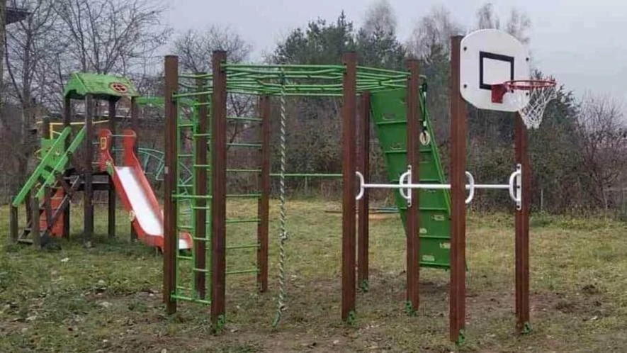 У Малехові облаштували нові дитячі простори: два майданчики встановили за підтримки мецената