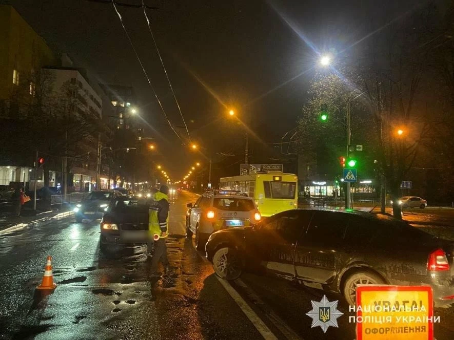 Два наїзди за десять хвилин: у Львові та Винниках пішоходи потрапили до лікарні