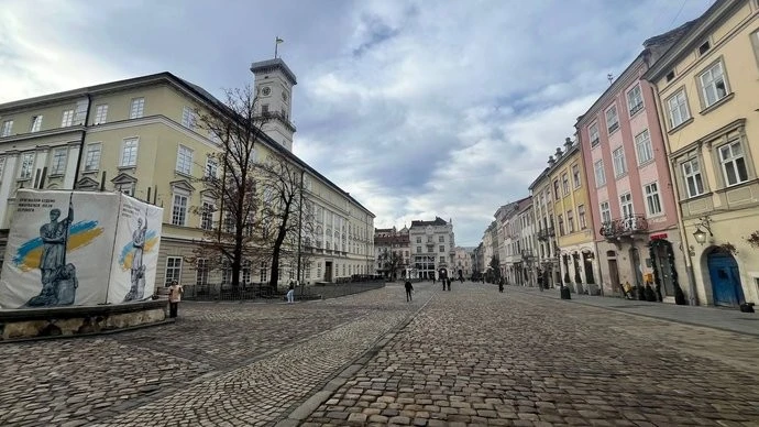 Без дощу, але з вітром: якою буде погода у Львові протягом 18 грудня
