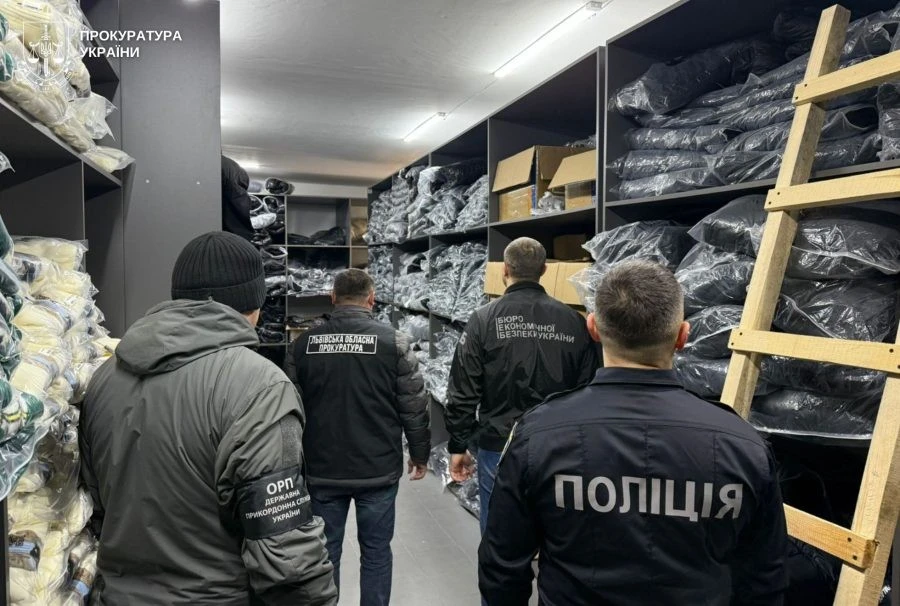 Підпільний бренд за зачиненими дверима: на Львівщині ліквідували масштабне виробництво контрафакту