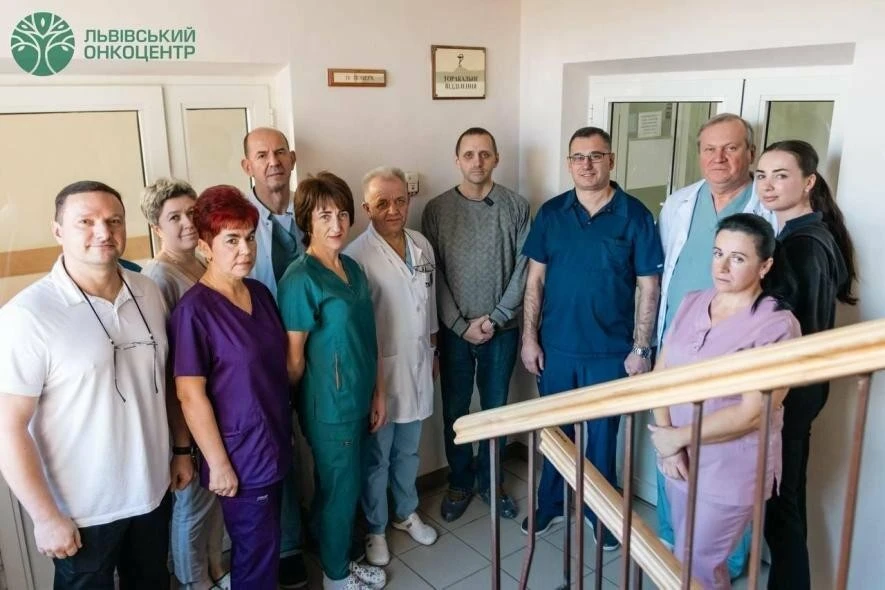 Операція на межі можливого: у Львові видалили гігантську пухлину грудної стінки
