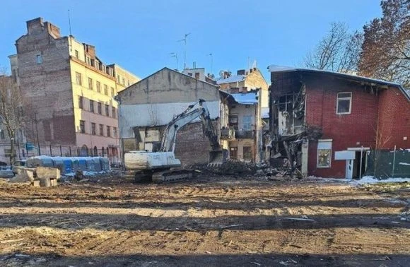 Львівська мерія пояснила: пожежі у «Дзвоні» не було, загорілася сусідня будівля