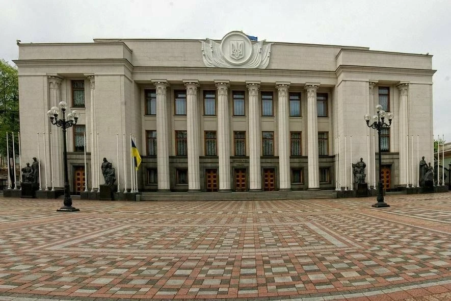 Стрілянина під Львовом: невідомий обстріляв авто військових і втік