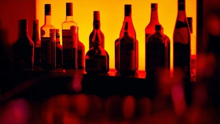 Міцний алкоголь під тиском: світові гіганти скорочують виробництво через зміну споживацьких звичок