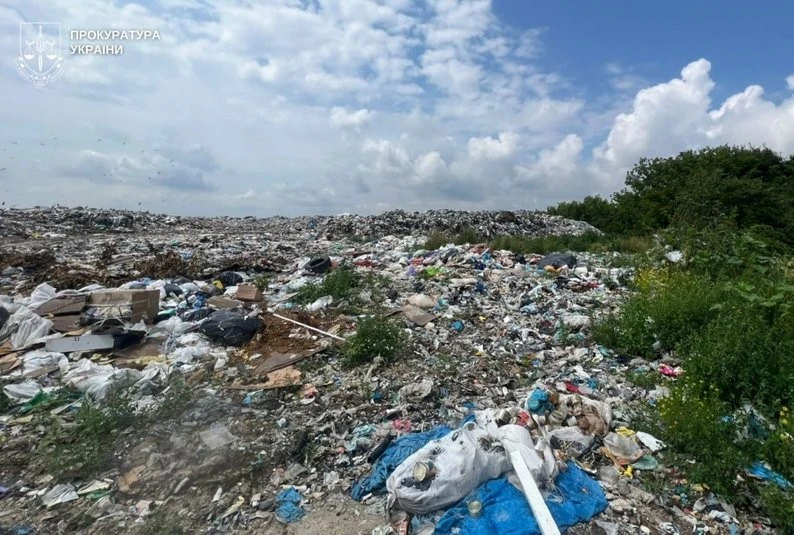 Забруднення на Львівщині: директору підрядної компанії інкримінують незаконний скид відходів