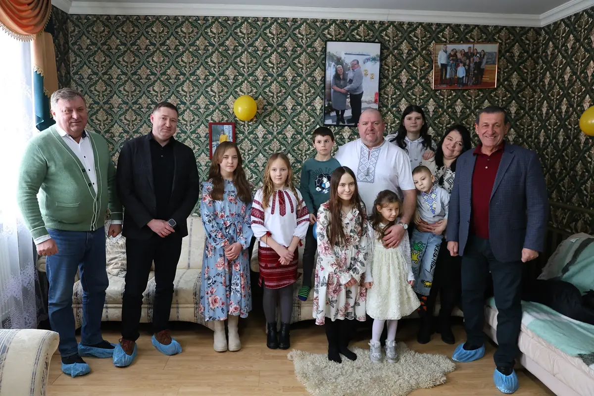 Родина з Маріуполя отримала дім на Львівщині: у Нежухові запрацював дитячий будинок сімейного типу