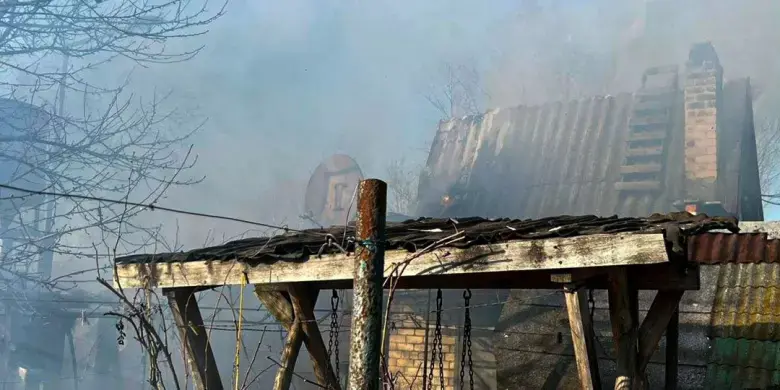 Пожежа у дачному кооперативі на Львівщині: будинок згорів, сусідні споруди вдалося врятувати