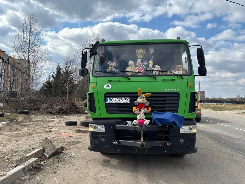 Естетика звалищ: як дрогобицький водій перетворив сміттєвоз на пересувну виставку іграшок