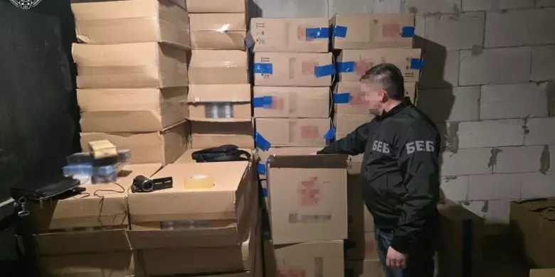 Мільйонні збитки для тіньового ринку: під Львовом накрили великий склад контрафакту