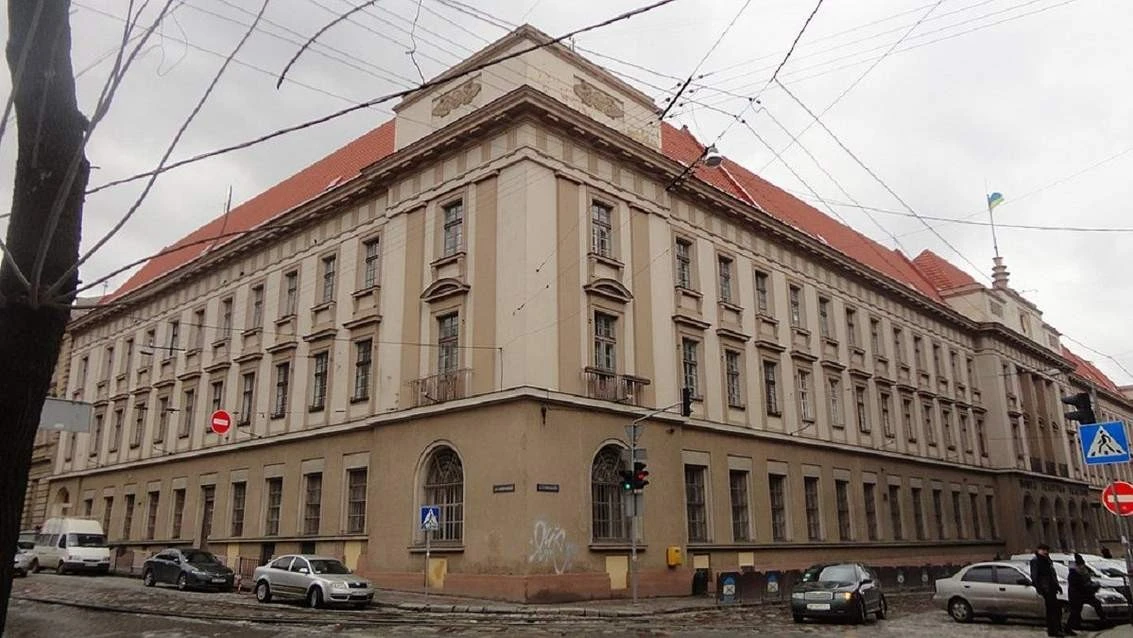 Битва за архітектурну перлину: прокуратура вимагає повернути державі будівлю львівської пошти
