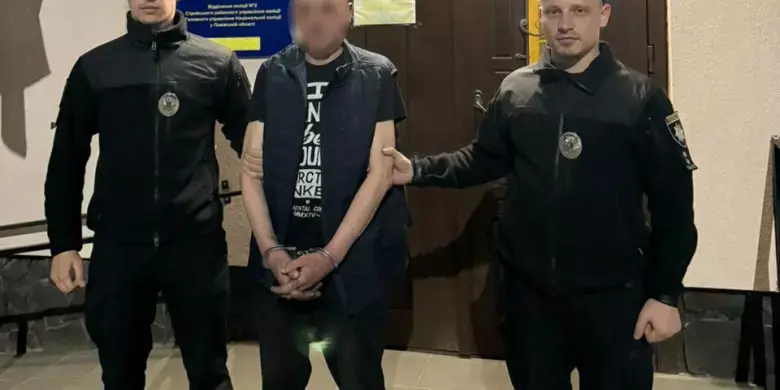 Різанина у Новому Роздолі: господар квартири ледь не загинув від рук гостя