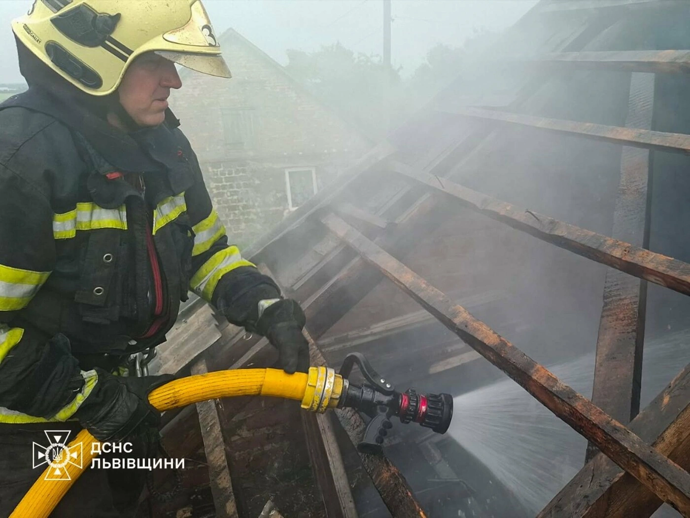 Врятоване житло: у Шептицькому районі вогнеборці приборкали небезпечну пожежу на кухні