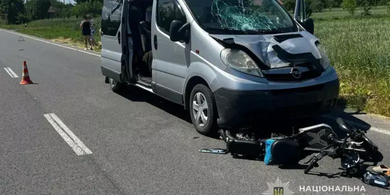 Смертельна аварія у Хирівській громаді: під колесами мінівена загинула літня жінка