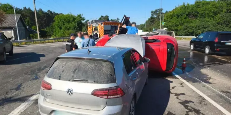 Масштабна аварія за участю трьох авто у Бродах: постраждав малюк