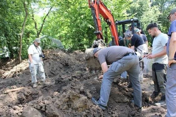 Результати розкопок на Тернопільщині: у Пужниках масового поховання поляків не виявлено