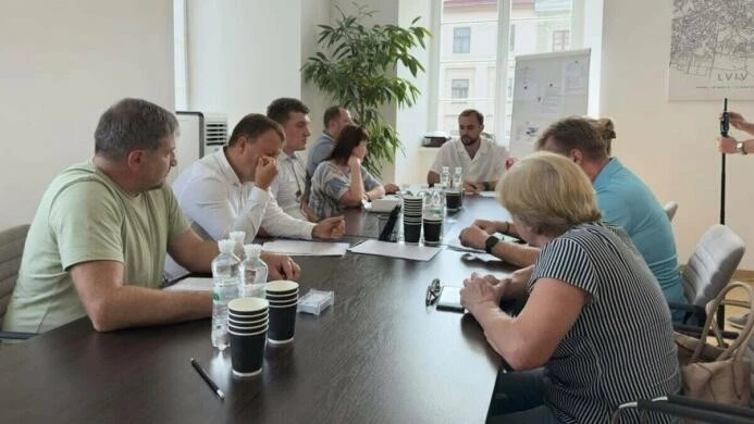 Конфлікт у центрі Львова: ресторан світової мережі позбавив спокою жителів історичних кам’яниць