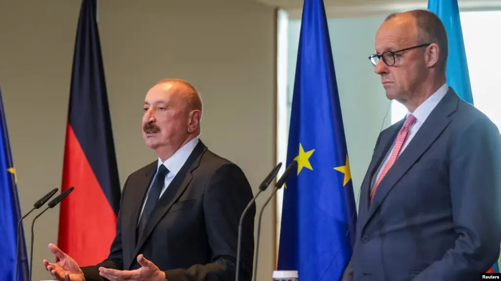 Неофіційні переговори в Баку: азербайджанський лідер розповів про таємний контакт Берліна та Москви